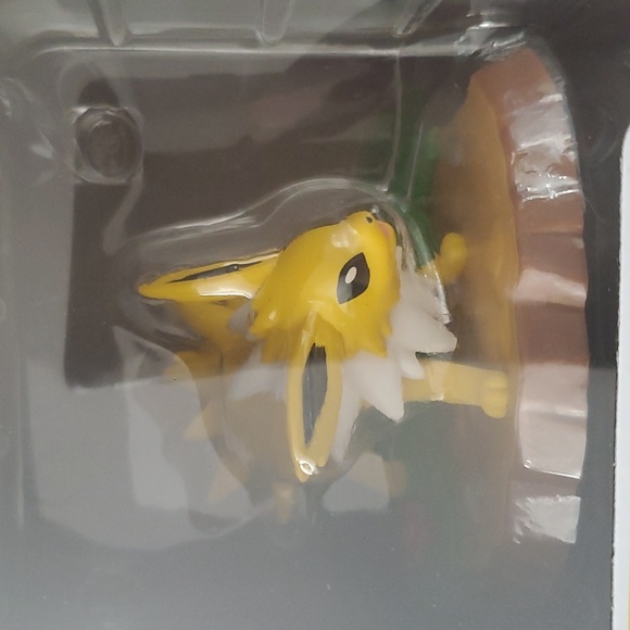 💛 Funkos an Afternoon with Eevee & Friends: Jolteon Collectible Pokémon Figure - Picture 7 of 8